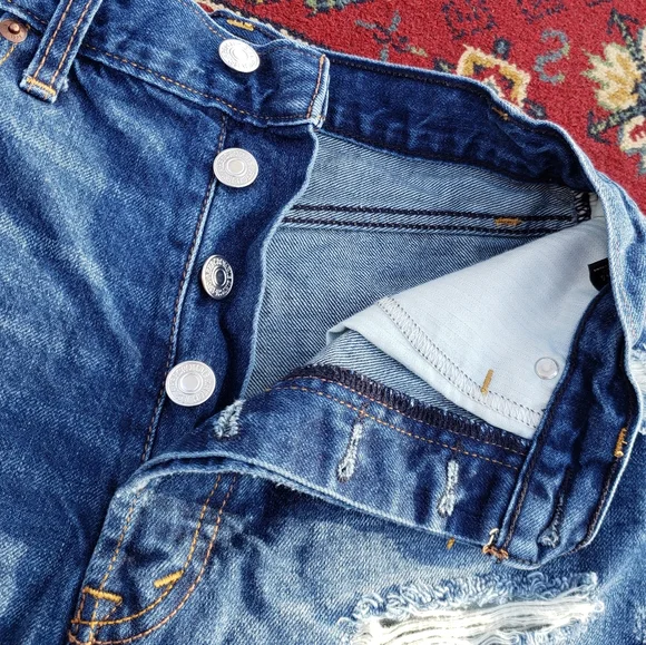 ⭐ ABERCROMBIE & FITCH | Distressed Denim Shorts - Picture 3 of 10
